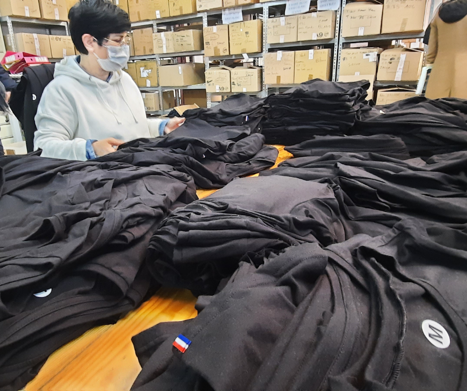 Epluchage des vêtements contrôle qualité fabrication française INCOP